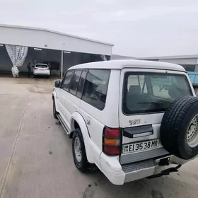 Mitsubishi Pajero 1992
