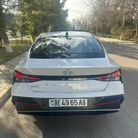 Hyundai Elantra 2025