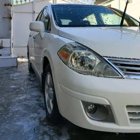 Nissan Versa 2012