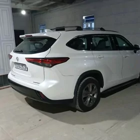 Toyota Highlander 2021