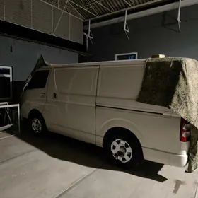 Toyota Hiace 2010