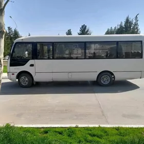 Mitsubishi Rosa 2004