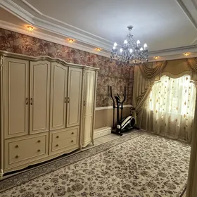 Eýesinden komnat gerek