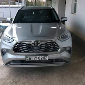 Toyota Highlander 2021