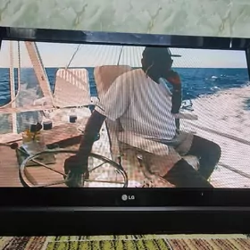 LG 42- Lik PLAZMA televizor