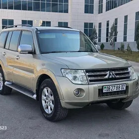 Mitsubishi Pajero 2010