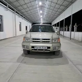 Nissan Pathfinder 2000