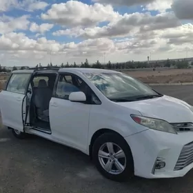 Toyota Sienna 2015