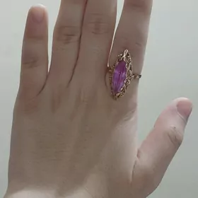 Gyzyl gadymy lodka ýüzük