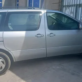Toyota Sienna 2002