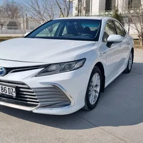 Toyota Camry Hybrid 2021
