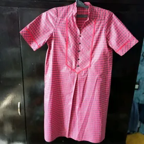 платье и капюшонка