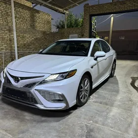 Toyota Camry 2021