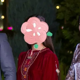 gyzyl tylky el keşde ýakaly