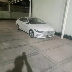 Hyundai Elantra 2025