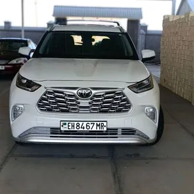 Toyota Highlander 2021