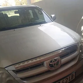 Toyota Fortuner 2012