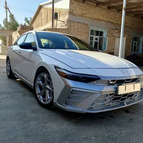 Hyundai Elantra 2025