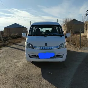 Toyota Hiace 2011
