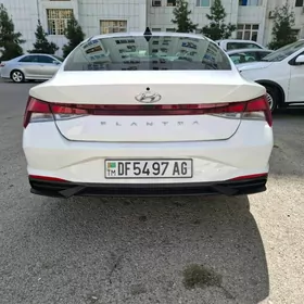 Hyundai Elantra 2023