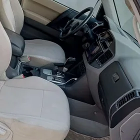 Mitsubishi Pajero 2002