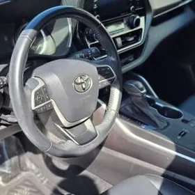 Toyota Highlander 2021