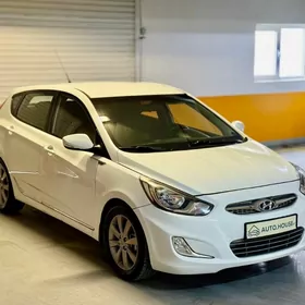 Hyundai Accent 2015