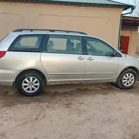 Toyota Sienna 2003