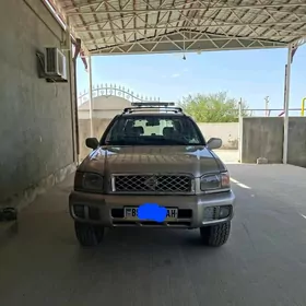 Nissan Pathfinder 2000