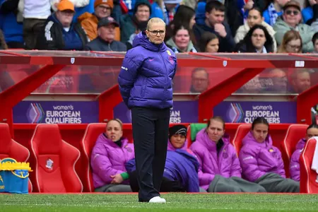 FIFA zenanlar ýygyndy toparlaryny tälimçiler düzümine aýal-gyzlary goşmaga borçly etdi