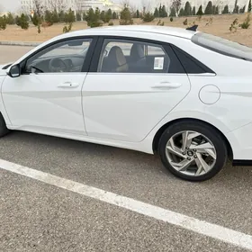 Hyundai Elantra 2025
