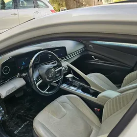 Hyundai Elantra 2023