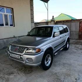 Mitsubishi Montero Sport 2000