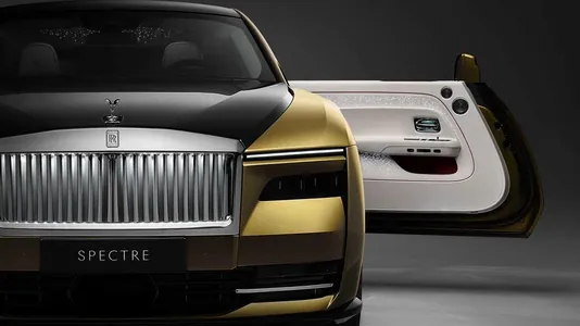Rolls-Royce отказался от полного перехода на электромобили: на них нет спроса
