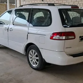 Toyota Sienna 2002