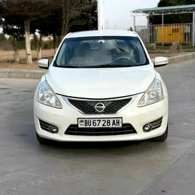 Nissan Tiida 2013