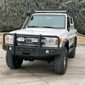 Toyota Land Cruiser 2011