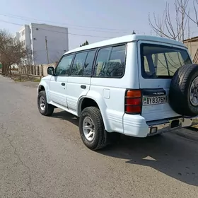Mitsubishi Montero 1996