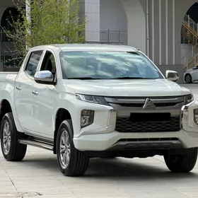 Mitsubishi L200 2021