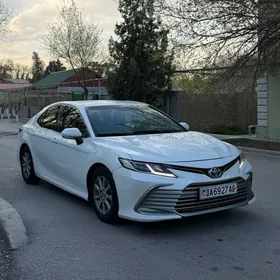 Toyota Camry 2021