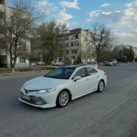 Toyota Camry 2018