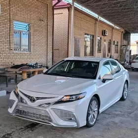 Toyota Camry 2021
