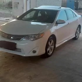 Toyota Camry 2014