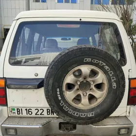 Mitsubishi Montero 1995