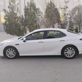 Toyota Camry Hybrid 2021