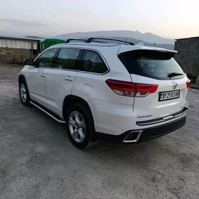 Toyota Highlander 2018