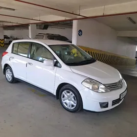 Nissan Tiida 2010