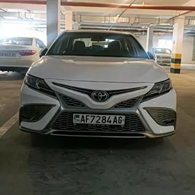 Toyota Camry 2021