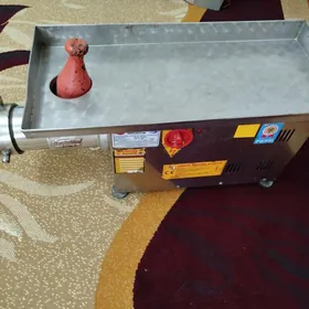 Мясорубка. Et üweýän