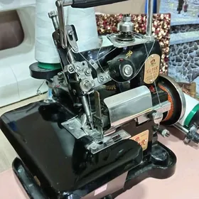 Оверлок машинка
